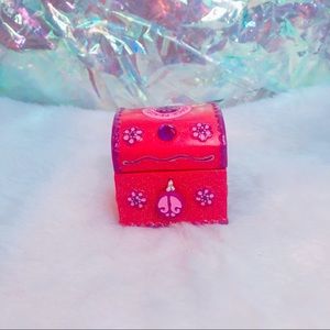 NWT y2k 2000s claire’s jewelry box (red peace)